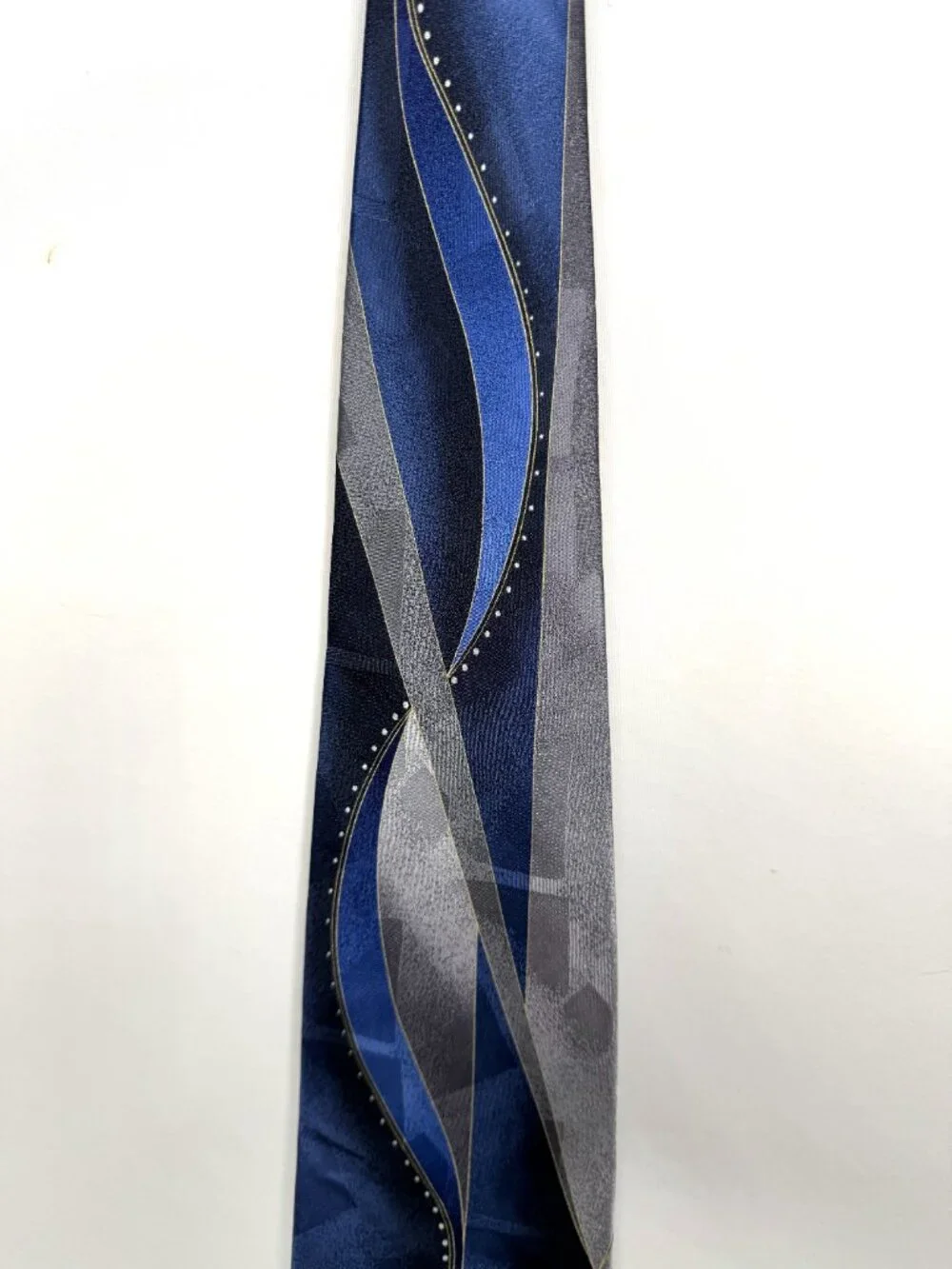 Pierre Cardin Men’s Neck Tie 4” Blue Gray Silver 100% Silk Wavy Necktie